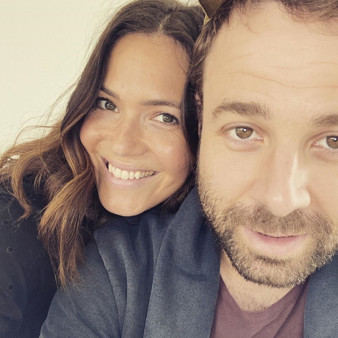 Mandy Moore Is Pregnant See Her Epic Love Story With Taylor Goldsmith The World News Network